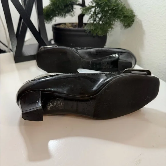 Dior Women's Black Loafers with Buckle - Picture 8 of 10